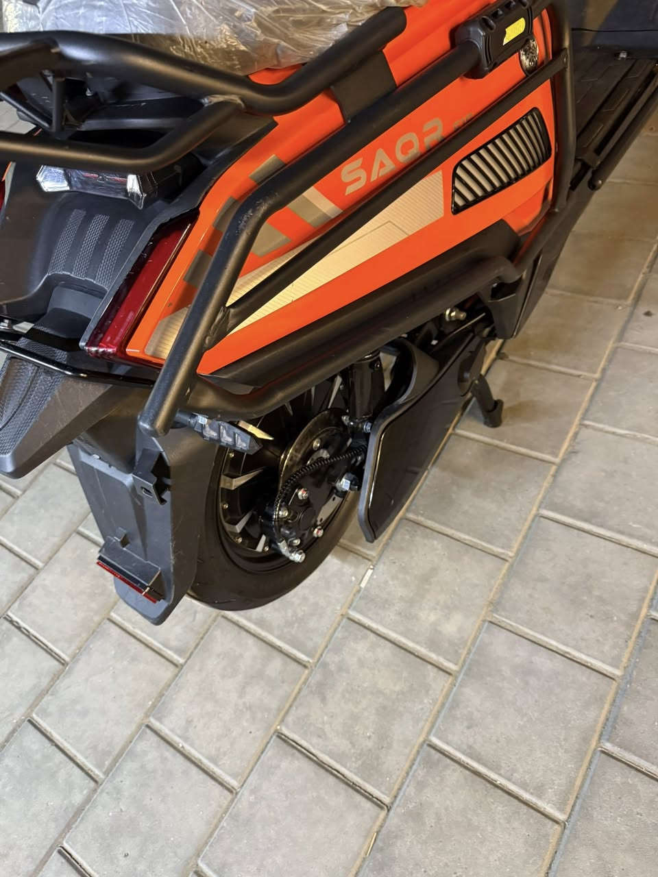 دراجه شحن أباتشي 2026 استعمال إسبوعين فقط بطاريه ليثيوم 72 فولد 50 أمبير تمشي مسافه 70 كيلو 3 سرع السرعه القصوى 85 بيها نضام بك ونضام كروز تثبيت السرعه وبيها صندوق ايضا ويه الدراجه وقاعده تليفون تايرات جوبلس وبريكات هيدروليك ملف 2500 مكاني بغداد حي القاهره الضباط اي استفسار هذا رقمي ***********
