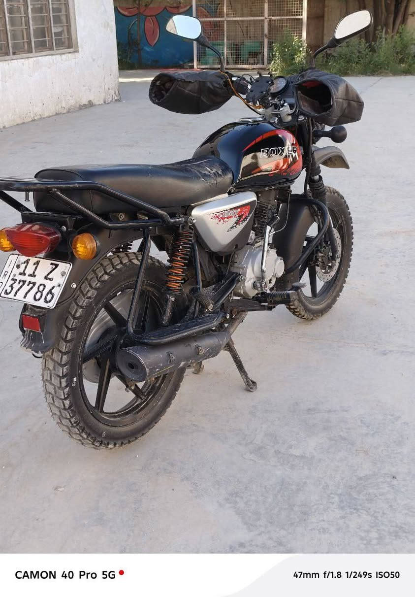 السلام عليكم بوكسر 22 للبيع رقم وسنويه تحويل ثاني يوم استعمال شخصي زوج تايرات جدد المكان بغداد الكاضميه ***********
