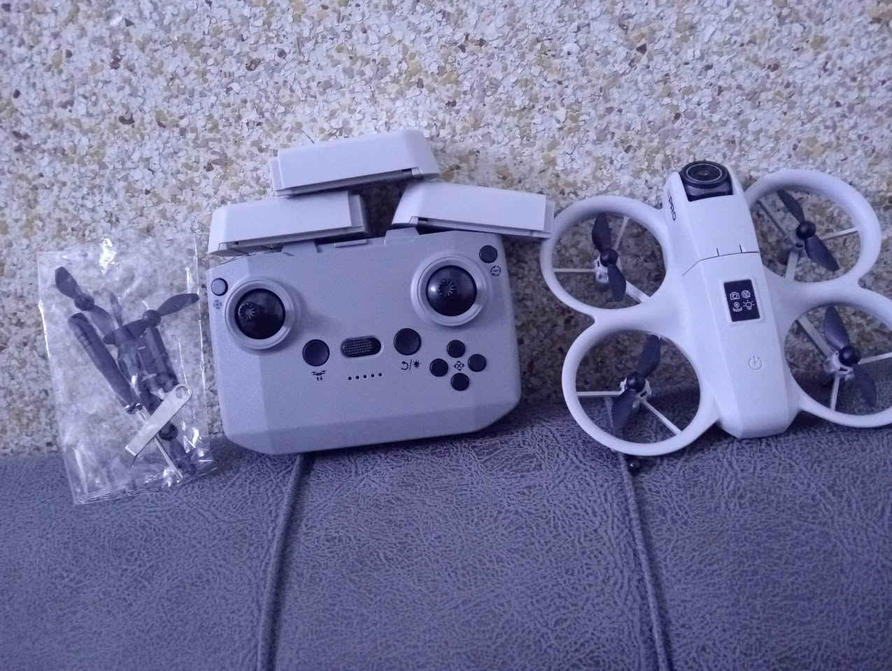 درون مني i1pro نضيفة وما مستخدمة ابدا ==المواصفات ==
مانع الاصطدام 
والشقلبة
والسرعة3 درجات 
كامرة الكدام والجوة على الارض تصور 
4 مراح احتياط
+3 بطاريات 
❤️❤️أعلى سعر تبيع❤️❤️


**إذا كنت صاحب هذا الإعلان وتريد حذفه لأي سبب، رجاءا أرسل رسالة إلى الدعم الفني**