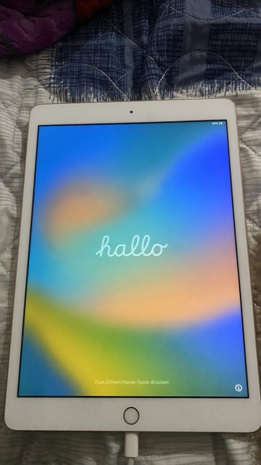 للبيع iPad 7 – 32GB – لون شمباني / ذهبي فاتح
 الحالة: مستعمل / ممتاز 
 الذاكرة: 32 GB
 اللون: شمباني / ذهبي فاتح (Gold)
 الشاشة: 10.2 إنش (Retina)
 السعر: (150.000)
 للاستفسار والتواصل: (***********)
