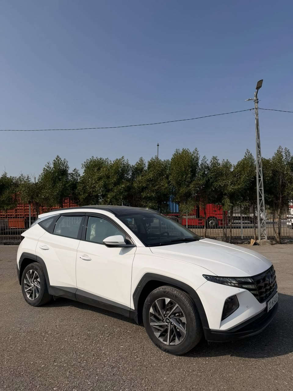 السلام عليكم
للبيع توكسان 2024 

رقم بغداد الدولي ب اسمي 

فول مواصفات 

شاشة جبيرة 

بانوراما 

كشن كهرباء 

ماشية / 28 الف كيلو 

بيها بارد ب قبق جنطة خفيف 

السونار مرفق ويه الصور 

السيارة جديدة وجاهزة 

السعر / 220

مكاني / ديالى جديدة الشط 

للاستفسار / ***********
