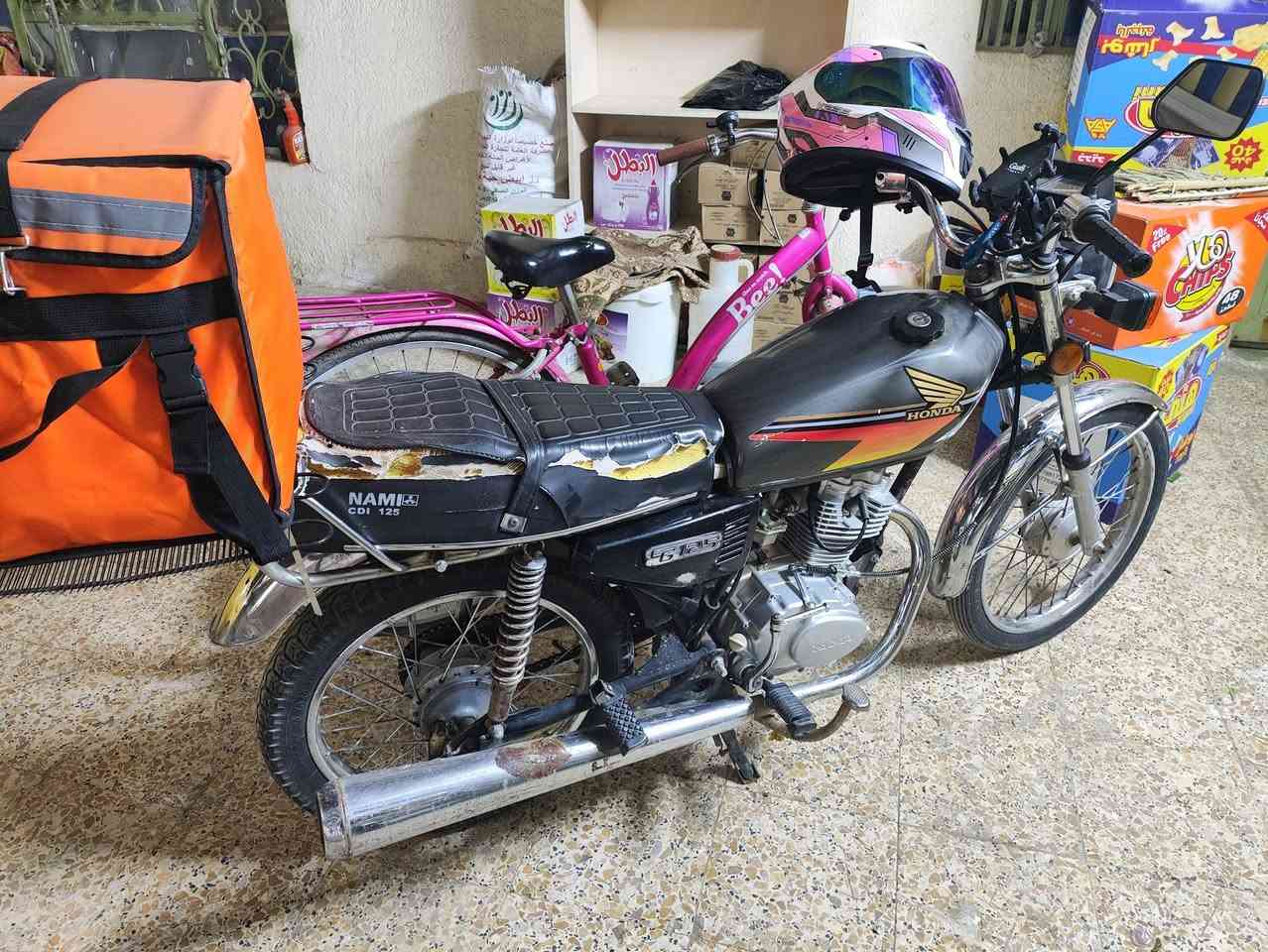 دراجه للبيع مفتوحه مره وحده نضيفه شوفت عينك بدون ب550 وبيه مجال 
رقم ***********
