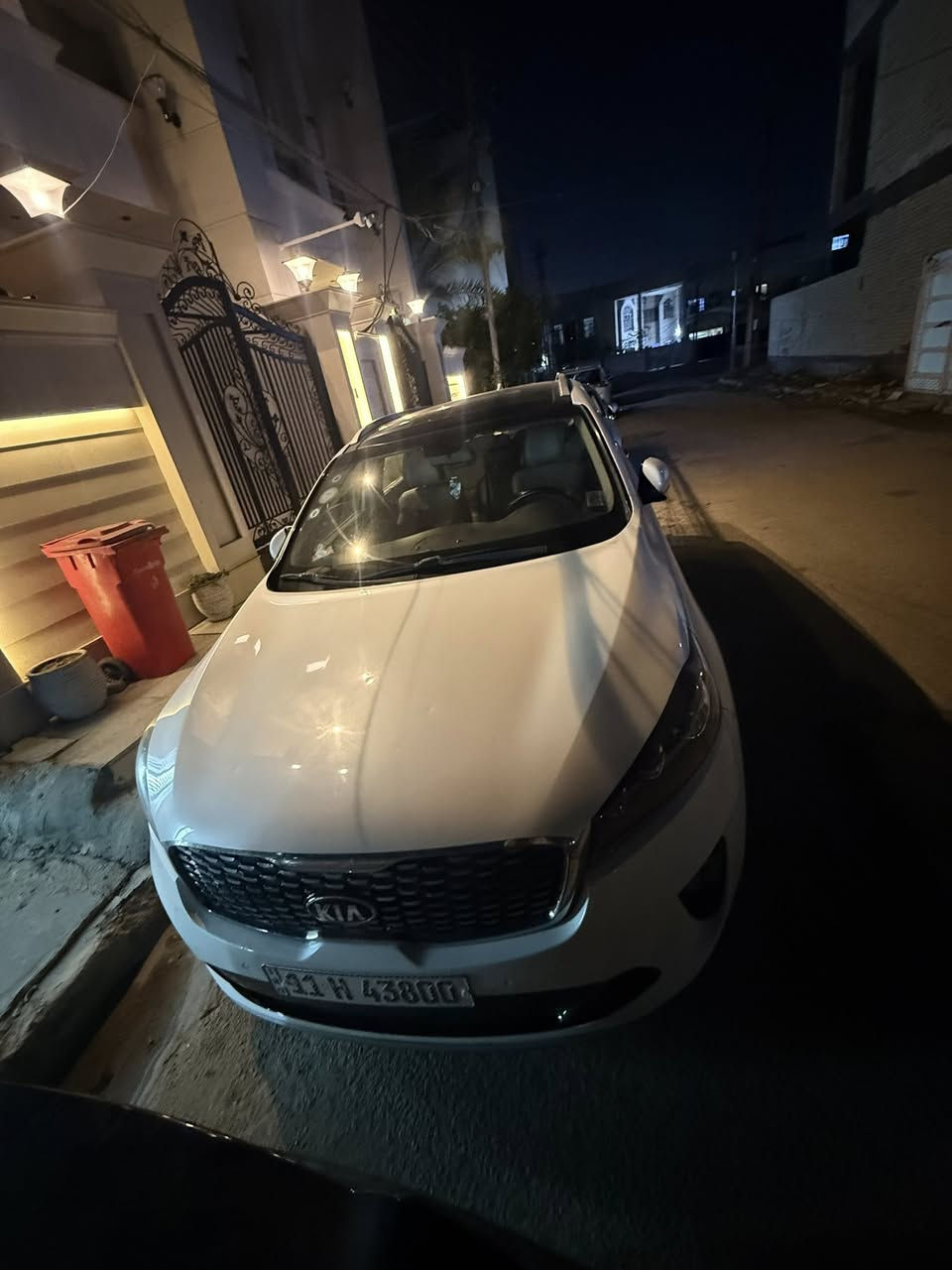 سورنتو موديل ٢٠١٨ 
شكل العشرين سيارة فوق مواصفات 

سيارة بيه صبغ بنيد وجاملغ وشويه تكحيل

للبيع السعر 21.5$ وبيه مجال

سياره باسمي كله جديده سنويه وهزه 
وعنوانه بغداد للاتصال ***********
