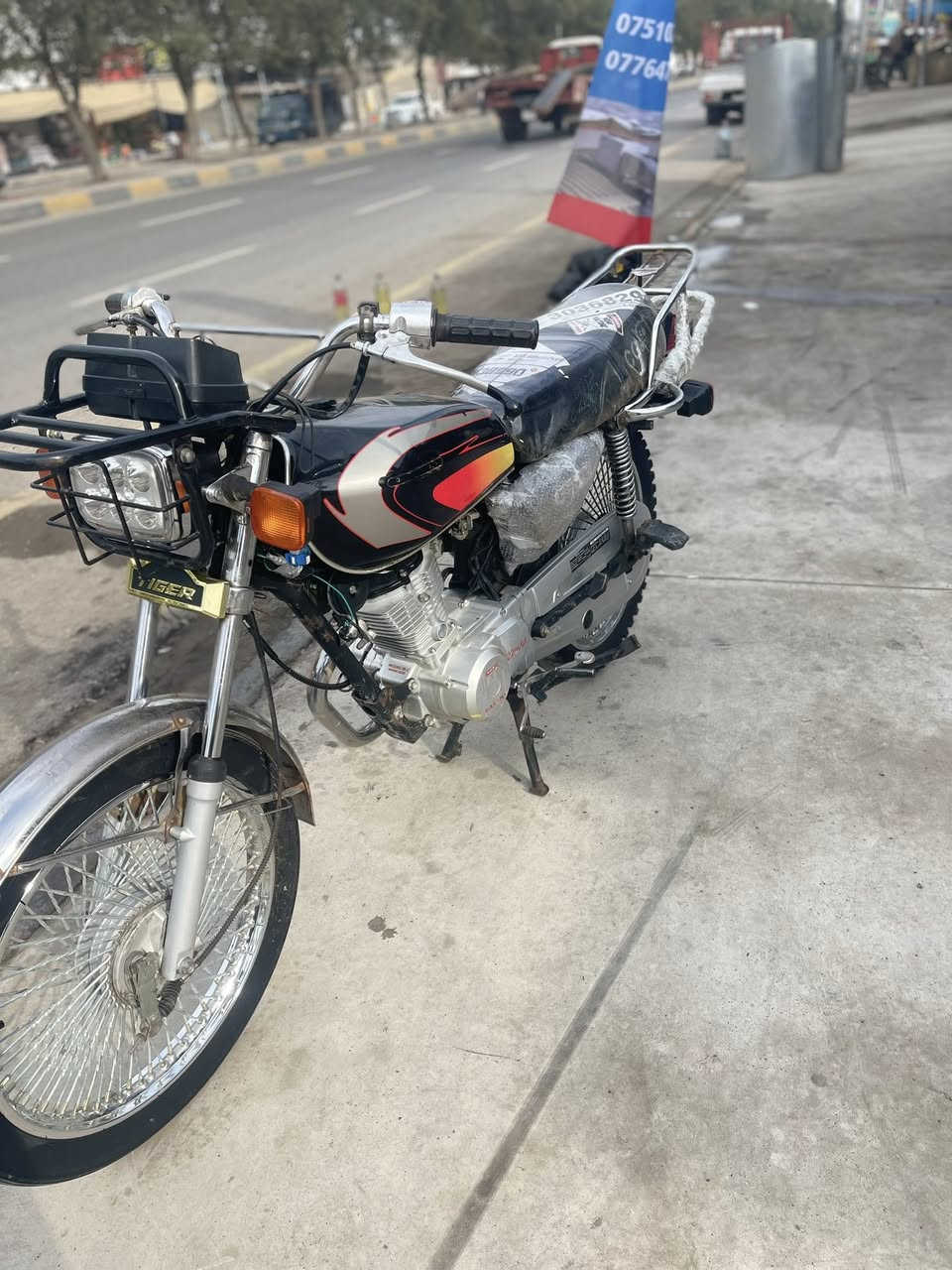 دراجه البيع موديل 2023 مكينه شرط ما مفتوح السعر 425 وبيه مجال مكاني حي البكر ***********
