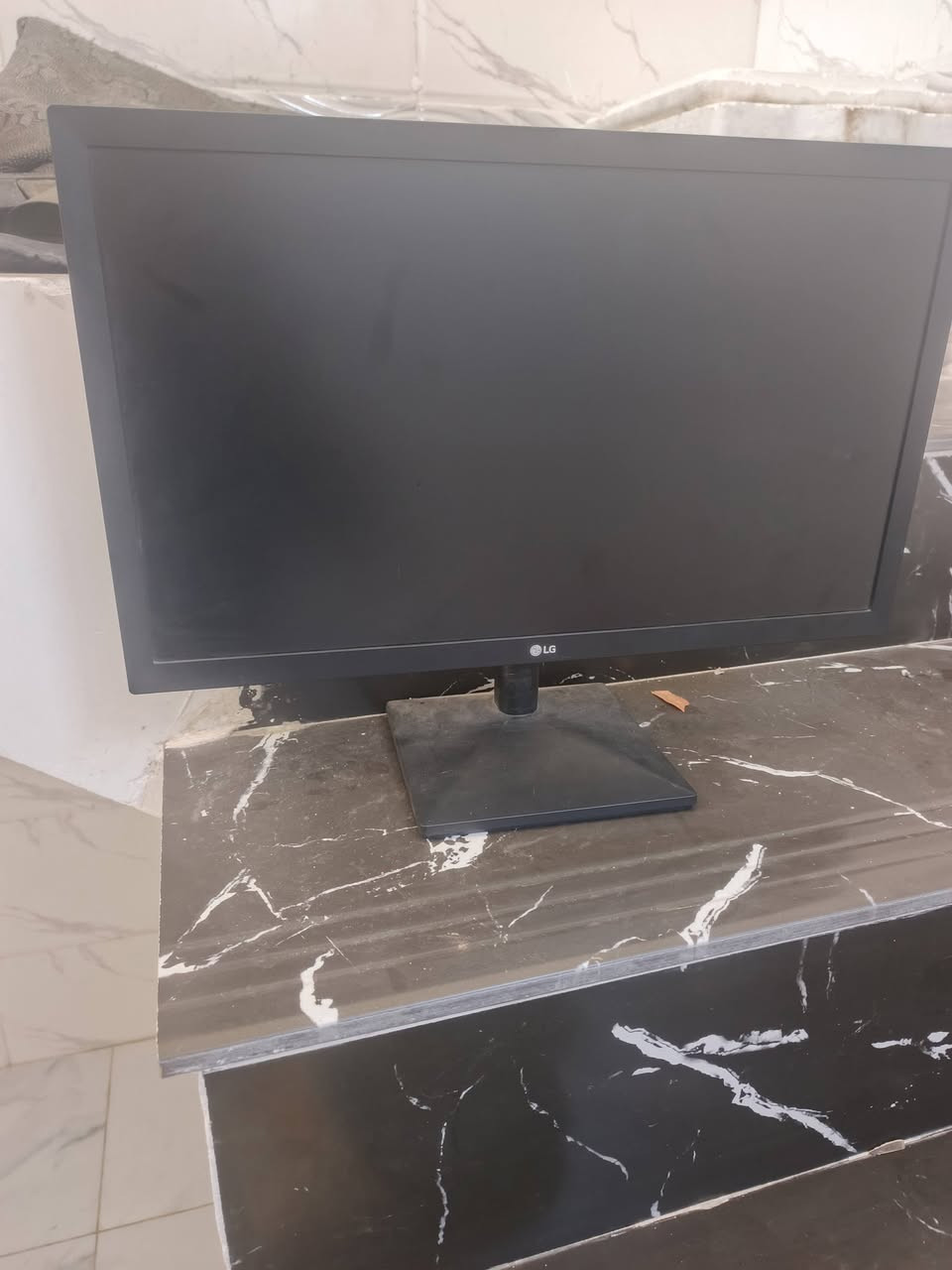 السلام عليكم شباب
شاشه LG وهاب ربط حاسبات مال قاعه 24 منفذ جديد مامستعمل هواي للبيع قيم وحط سعرك بلي يرضى الله 
مكاني بغداد شهداء البياع رقمي واتساب متواجد خاص
***********
