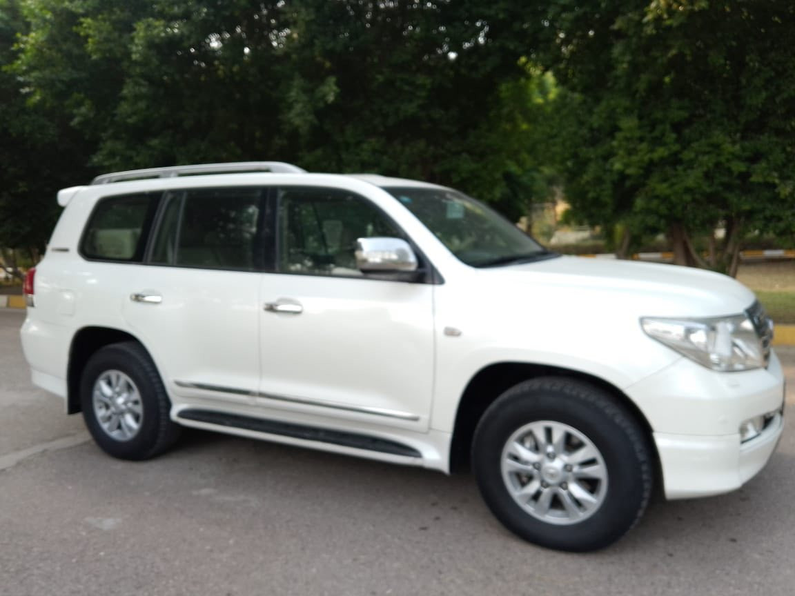 لاندركروز ستينه 2011
ماشيه 191 الف
ضرر بنيد مبدل بلادي
بارد في جاملغ الخلفي
سونار مرفق بلمنشور
فول السياره مواصفات الستينه معروفه 
الهاتف ***********
الاتصال علواتساب
