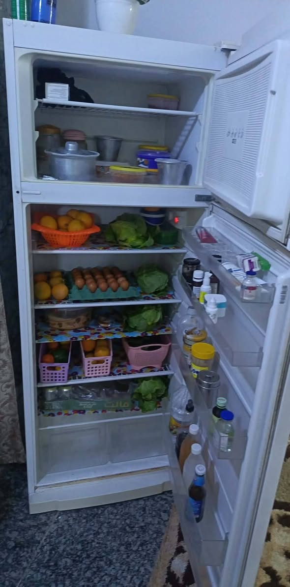 ثلاجة للبيع شغاله تبريد تجميد للبيع السعر 225 وبيها مجال المكان حي التراث شارع الشبكة
***********
