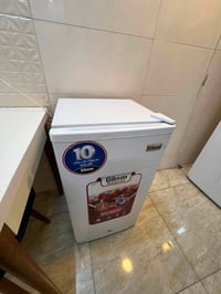 ثلاجه للبيع السعر70 الف بيها مجال ستعمال قليل 07770564402