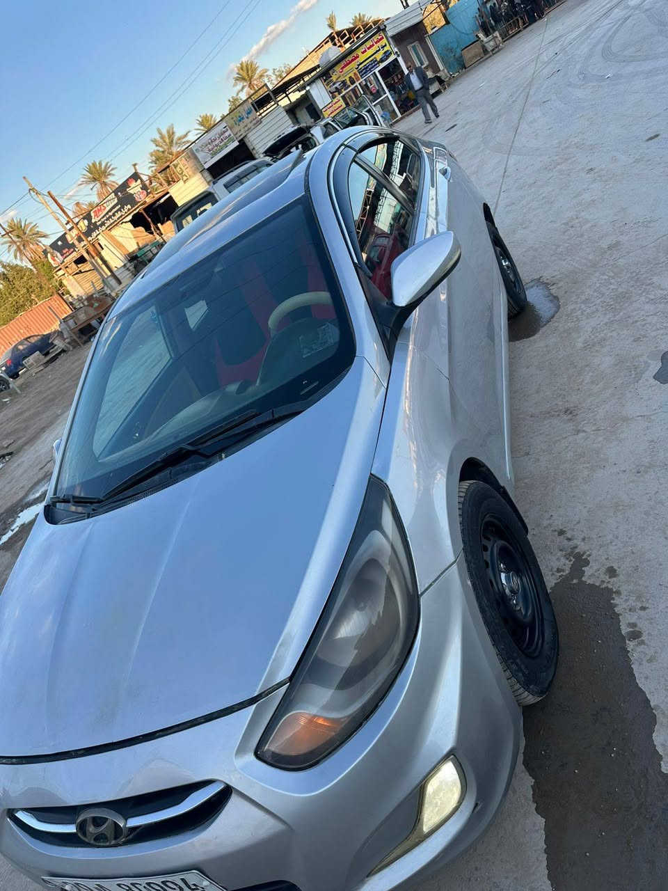 السلام عليكم 
اكسنت خليجي فول موصفات لون رصاصي موديل 2015  رقم واسط لوحات انكليزي تحويل مباشر  
__________ 
مكينه ١٦٠٠ قطرتين دوش المرغوب تبريد ثلج 
مكفوله من الضربه والحادث فقط رش ٣ قطع اثر دحجات  تخم تاير جديد حداديه جديده 
------------السعر ٨٥ 
العنوان الديوانيه مركز ***********
