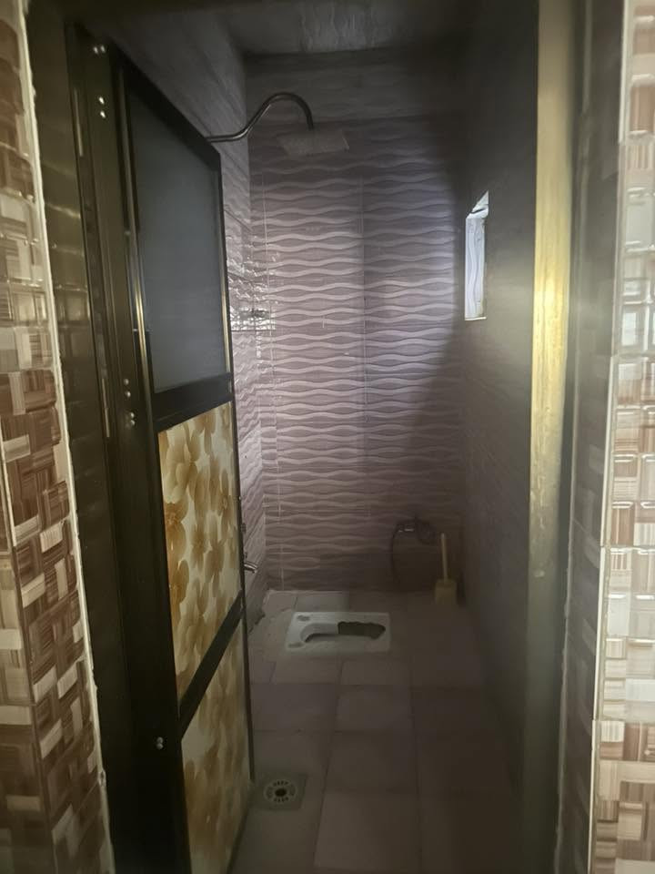 السكان قرب المزادات مشتمل ألا يجار مساحته ٥٠ يحتوي على ٣ نوم وصاله ومطبخ وخدمات  السعر ٥٠٠الف ***********
