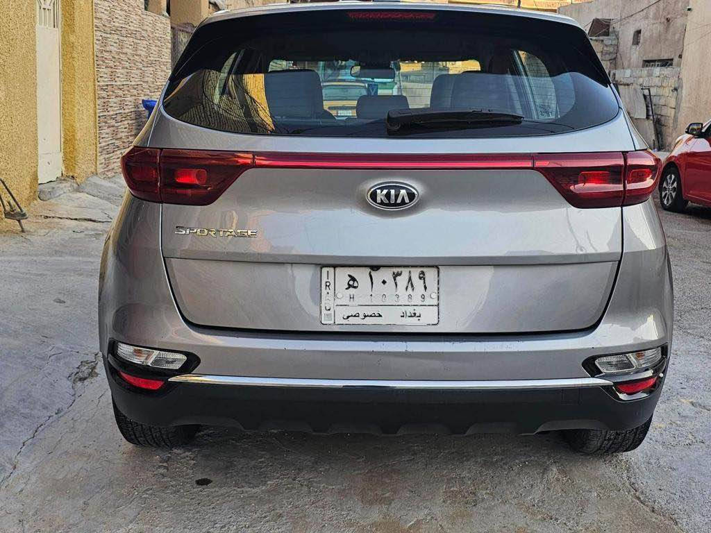 السلام عليكم سبورتج 2020رقم بغداد بأسمي 
(السعر 145$)
المواصفات محرك 2400 الكير At رادار تحديد مسار قياده ذاتيه مري كهرباء تبريد قطعتين كامره شاشه جبيره نظام كار بلي ويل 17 لايتات زنون وباقي المواصفات المعروفه ماشيه 100الف 
كامله مكمله اي نقص مابيها صور الحادث بالمنشور والسونار 
مكانها بغداد حي الجامعه 
*********** بغداد, العراق
