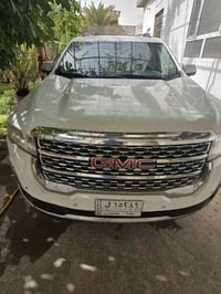 سيارة GMC  موديل 2023  فول مواصفات عده الفتحه  ضربة في جاملق و البنيد ...