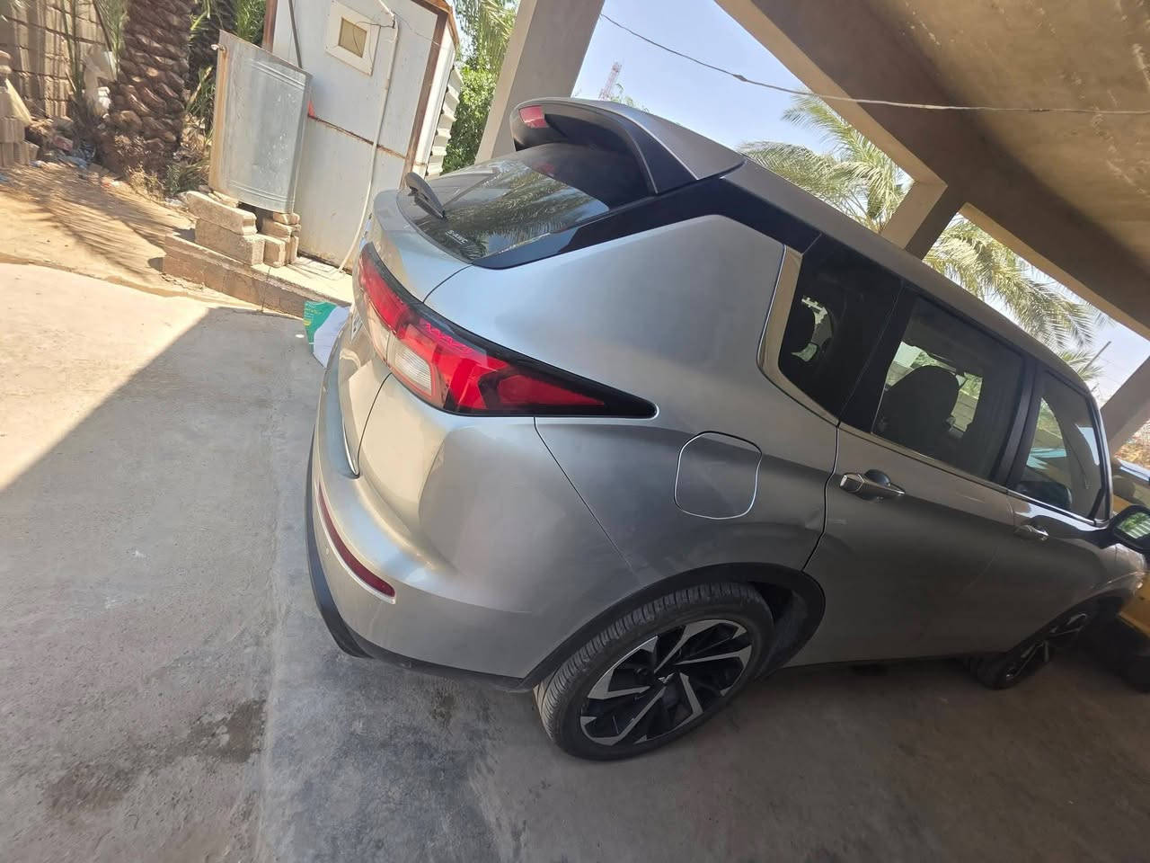 وتلندر موديل 22 رقم سليمانية مميز بسمي ماشيه ٨٠ الف استخدام شخصي ضرر جامرلغ سكن بدون دواخل وبيه تعديل بارد بالسقف شي بسيط سعرها مناسب جدا 186 ورقه للاستفسار ***********
