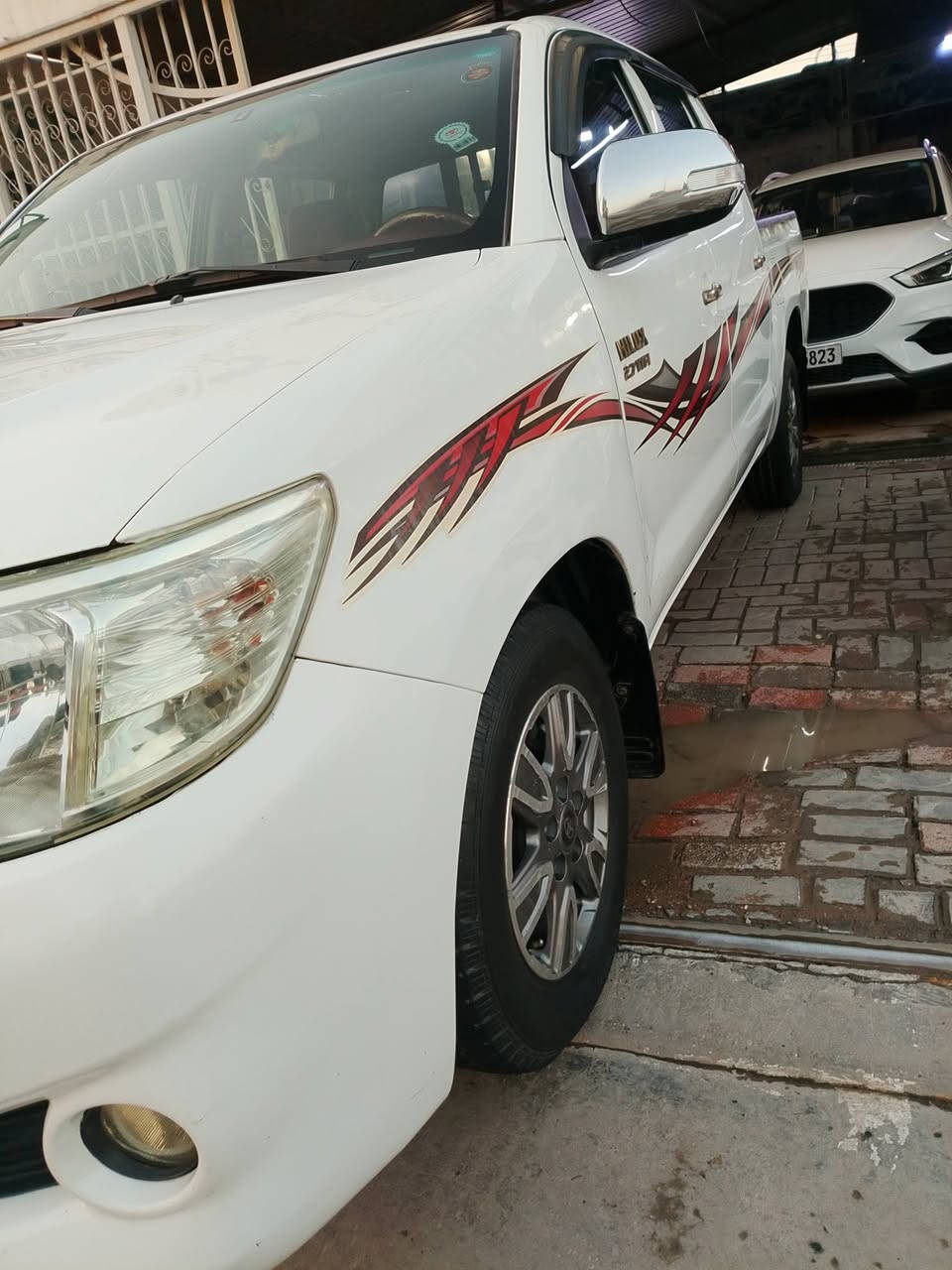 .السلام عليكم 
تيوته هايلوكس موديل 14 كير اوتوماتيك 
سياره ماشيه سياره 130
رقم سليمانيه نكليزي سنويا جديد هزه جديد 
تحويل مباشر 
سونار موجود بل منشور 
كير محرك تبريد مكينه كفاله عامه 
تخم تاير شواصي مكفولات 
دوخل نظيفه سياره حلو معنا الكمله بل عافيه ياخذها 
سياره جاهزه من كل نواحي 
سعار سياره 207بي مجال حك جيتك العمله 
***********
