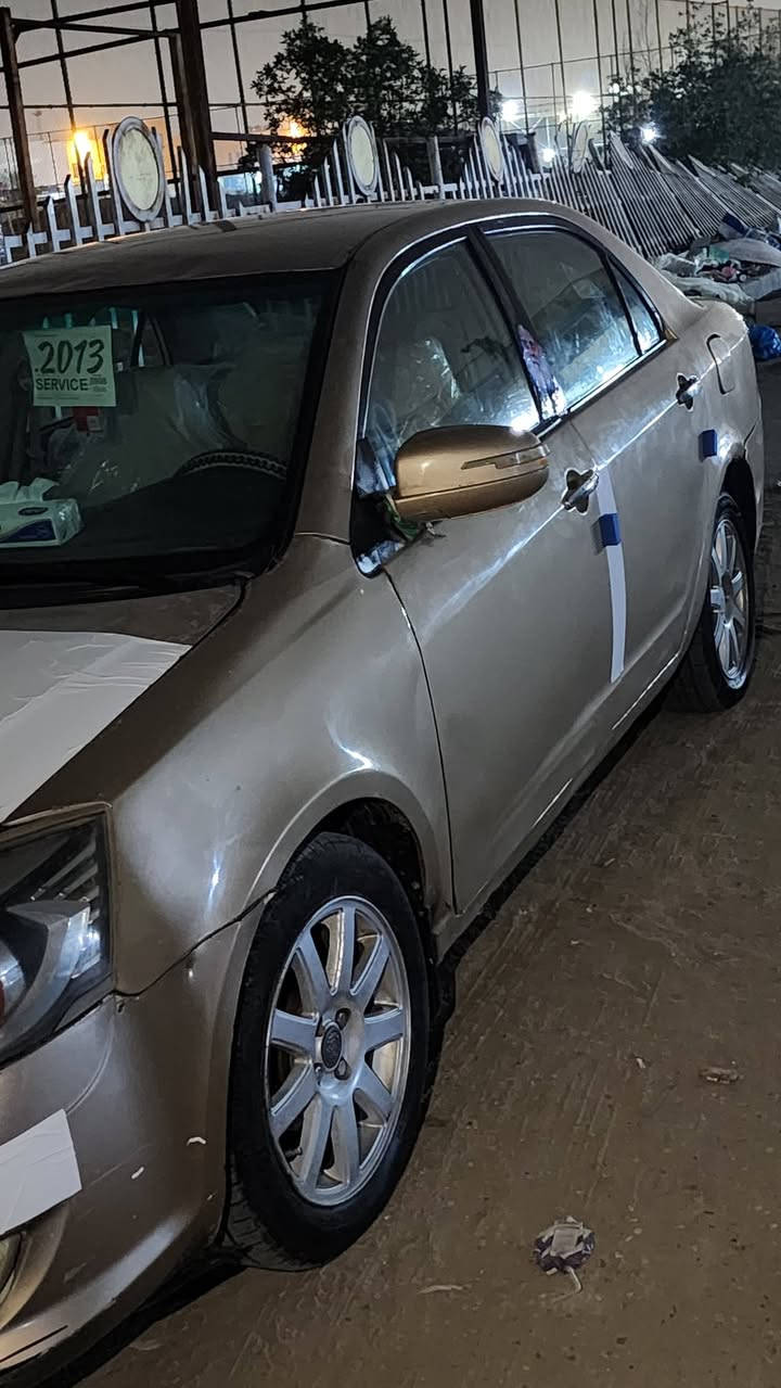 للبيع جلي موبل 
سياره حلوه مرتبه دواخل حلوه لاتنقيص لا تبخير كهربايئيات شغاله بيه بس ضاغطه بيه صوت سعر 30 قفل ترهم مراوس حسب القناعه ***********
