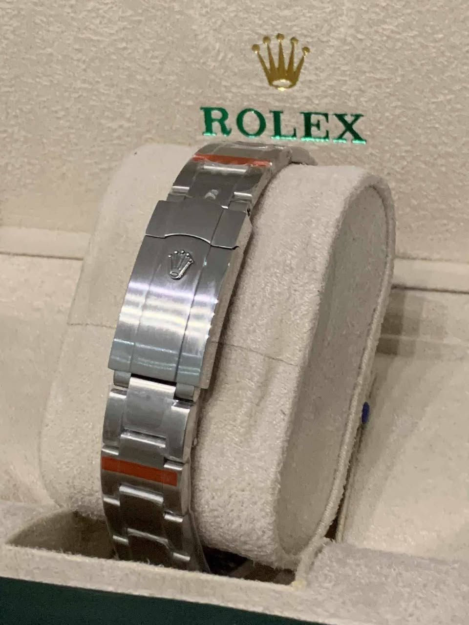 السلام عليكم.......
ساعة ROLEX  أوتوماتيك +تكويك 
ماستر كواليتي عالي جدا 
قفل بحري 
القطر ٤٠
أميال فسفوري 
سير حديد ستانلس ستيل معلم 
جديد غير مستعمل مع العلبة الاصلية وبطاقة الضمان والكتلوك 
السعر ٧٥ الف 
يوجد توصيل ***********
