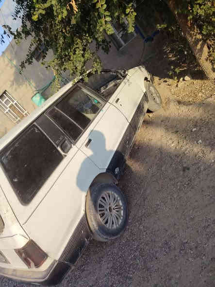 السلام عليكم سياره للبيع كير محرك شرط تايرات جدد داخل خارج السياره مامغسوله داخل كلله جديد السعر ٨ وراق بيهه مجال رقم الهاتف ***********
