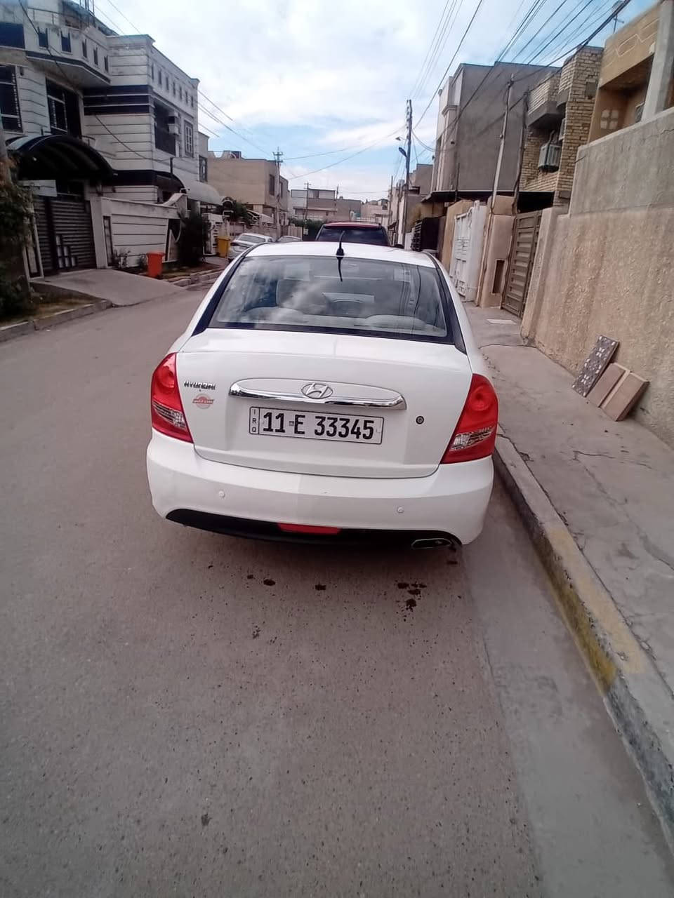 اكسنت موديل 2011 

محرك وكير كفاله 

سلايت محرك 1600 دوش ماشيه 76

السيارة نظيفة بيها طخات بسيطه 

هزه وسنويه ورقم جديد بسمي 

تدفئة تبريد وكهربائيات كله جديد  تخم تاير صدر جديد

مكان السياره بغداد الدوره شارع ابو طياره 

السعر 87 بيه مجال 

رقم الهاتف ***********///***********
