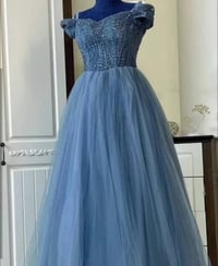 فستان • مقاس ٤٠-٤٢ • مستعمل