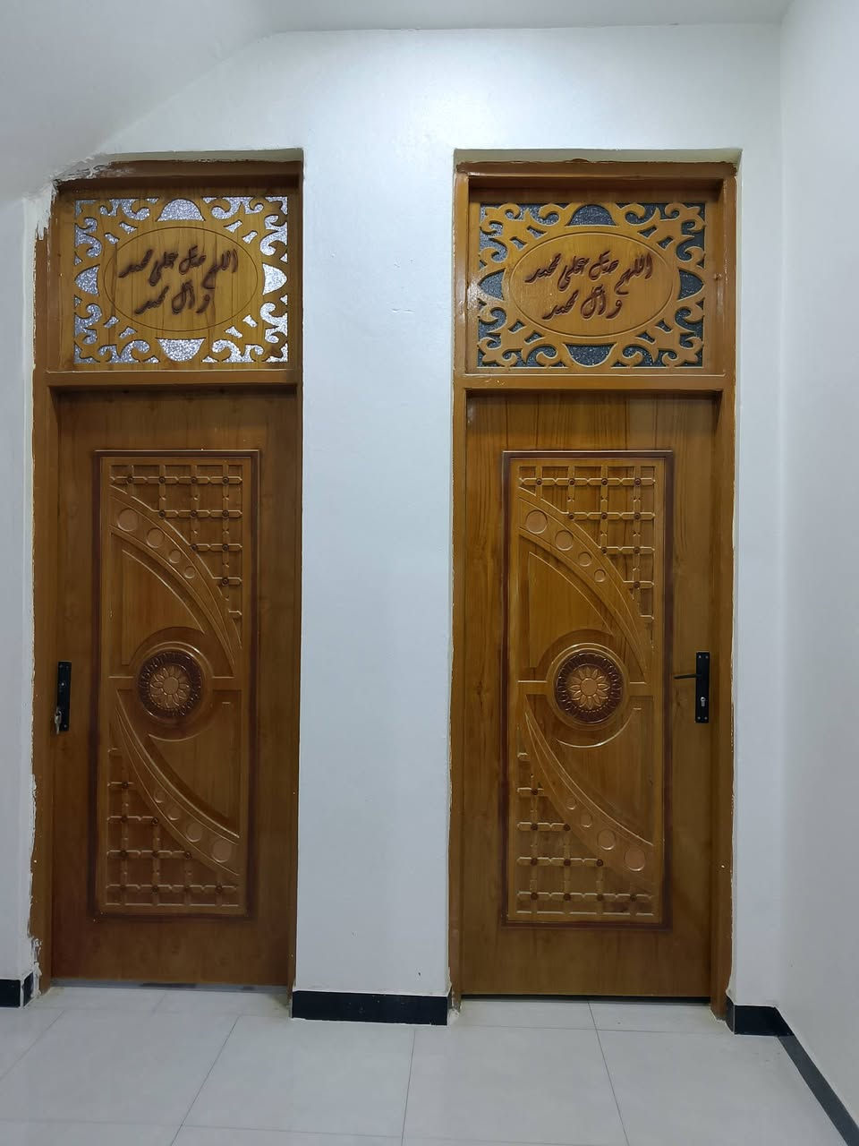 سلام عليكم دار للبيع مساحه 200 متر طابقين يحتوي علئ 4 غرف نوم الموقع طهمازيه شارع مدرسة الهدف كامل خدمات مي مجاري تبليط للاستفسار مراسلة الحساب او تصال علئ رقم ***********
