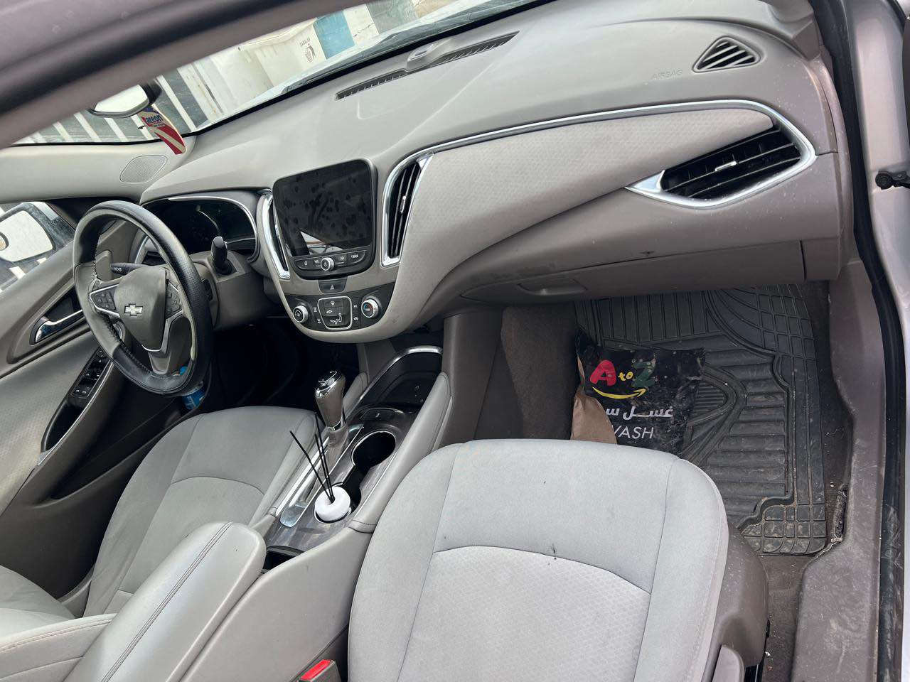 ئەم شؤفەرلیت مالیبؤیەمان هەیە بؤ فرؤشتنە مؤدیل 2018 قەپات موسەفاتە لیدران دوو پارجەی هەیە بئ ژؤرئ گیر و مەکینەی بەشەرتە تەبرید سارد و گەرم بەشەرتە رەقەم و سەنەوی نوییە تا 2030 مانگی 12 230 هەزار غرامەی لەسەرە سەیارەکی هەتا بلیی جوان جەئیزە بئ مەسروفە 4 تایەی لەژیرە سعری 110 وەرەقە و تؤزیک مجالی تیدایە  بؤ زانیاری زیادتر تەلەفؤنت بؤ ئەو رەقەمەی خوارەوە بکە *********** واتساپ عینوان هەولیر أربيل, العراق
