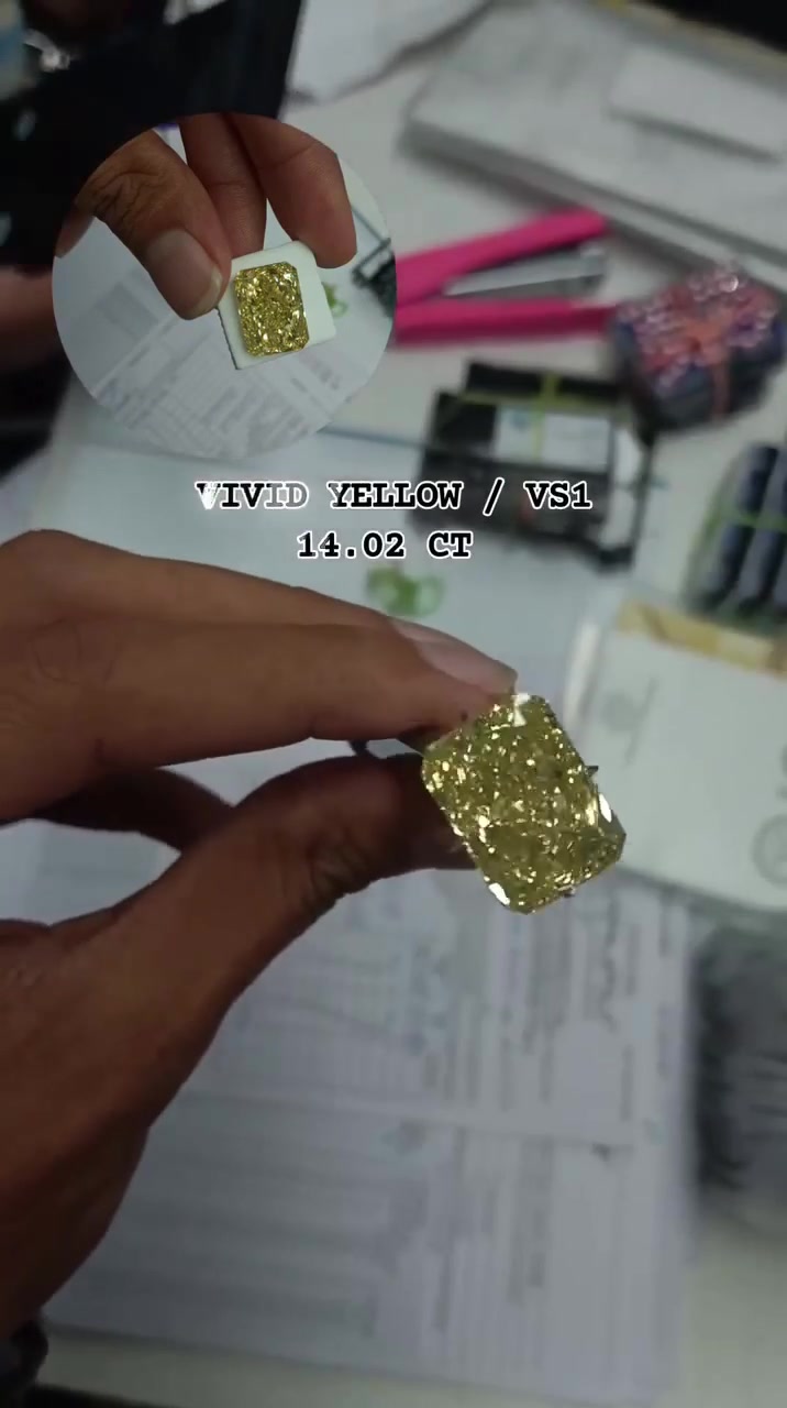 Natural vivid diamond
Vvs1
14.2 ct
8000 usd 
00212676684300


**إذا كنت صاحب هذا الإعلان وتريد حذفه لأي سبب، رجاءا أرسل رسالة إلى الدعم الفني**