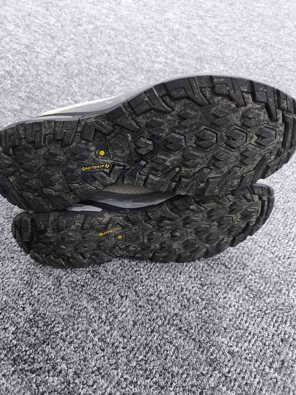 السلام عليكم احذيه باله  جديد ..قياس 45 ..السعر واحد  15 الف  المكان بغداد


**إذا كنت صاحب هذا الإعلان وتريد حذفه لأي سبب، رجاءا أرسل رسالة إلى الدعم الفني**