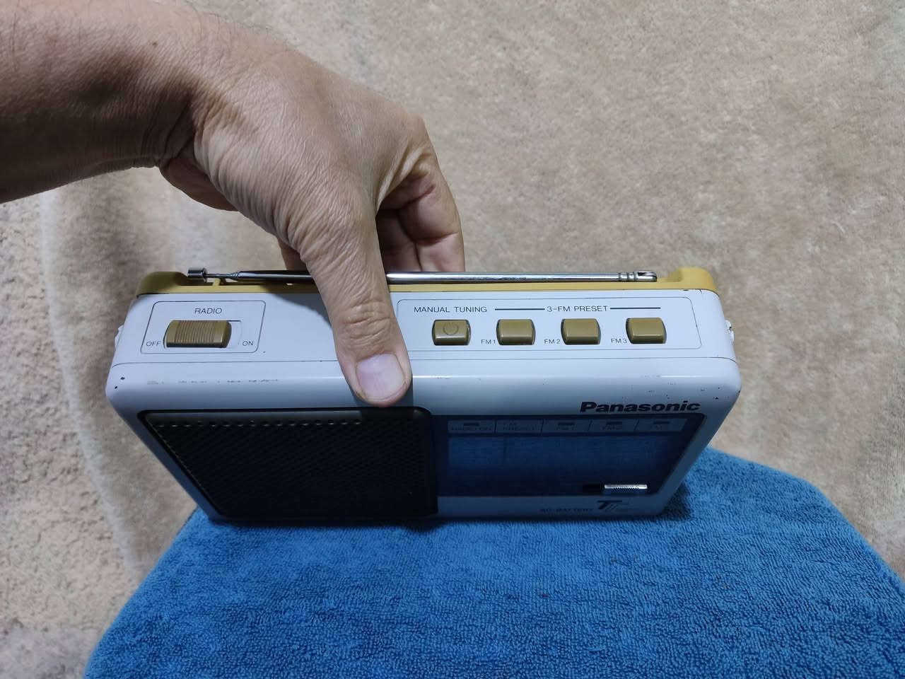 نقص يده
باناسونيك تايوان 
حافظ لل ف م 
شرط الشغل باتري كهرباء
اربع موجات am fm sw lw
٥٠ الف مع التوصيل


**إذا كنت صاحب هذا الإعلان وتريد حذفه لأي سبب، رجاءا أرسل رسالة إلى الدعم الفني**