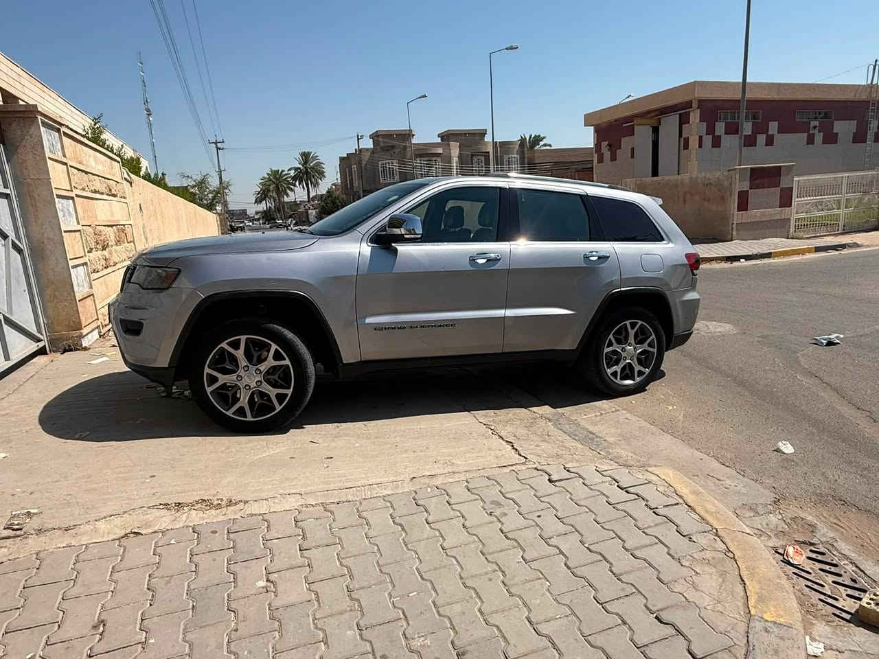 اسلام عليكم جيب موديل  ٢١ لمتد
رقم اربيل بسمي 

بيع مراوس 

بيها ٤ قطع صبغ بدون دواخل 

فتحه بصمه جنطه كهربا

كراسي كهربا

كشنات 

تدفه تبريد 

مري غلابه

ماشيه ٥٠

بدون شاصي 

بدون ايرباك دركه

***********

السعر ١٨٠ بيها مجال

