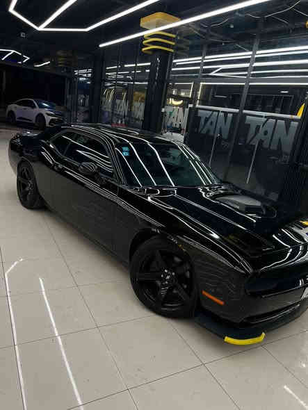 جالنجر 2014 شيكر بلاد ماشيه 80 الف م بجم كبس فول الفول اي نقص مابيها جديده كلش السياره ومميزه وبلعافيه عل ياخذها  مكاني بغداد السيديه او الكراده جانت مضمومه السياره وبلحقيقه بعد اجمل ***********
