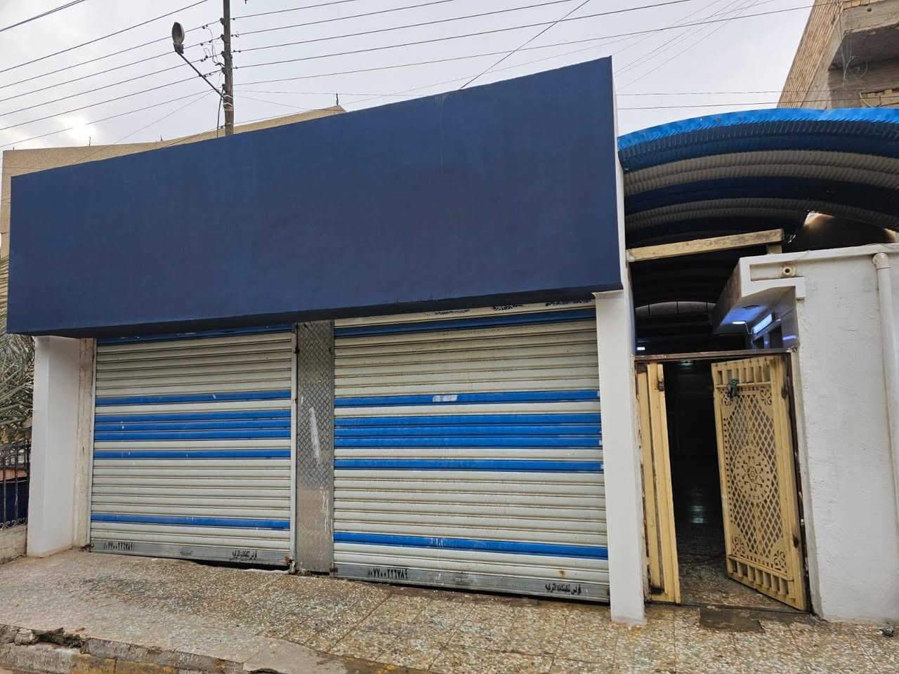 سلام عليكم عندي بيت البيع بغداد حي البتول قرب لملعب لول بيت عل شارع لعام بي محلات عدد 2 ثنين يصير روضه يصير مجمع طبي ولستفسار على رقم ***********
