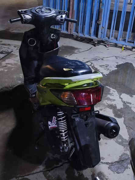 سلام عليكم شباب سكنس فحل للبيع الدراجة نكرة بكل وقت الدراجة مابيها نواقص بلادية مكفولة من التنقيص والتبخير الدراجة كلها شغالة من الطول لطول السعر 650 وبيها مجال حك الجية المكان بغداد يم جزيرة بغداد السياحية رقم ‏‪0786 557 5417‬‏
