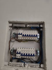 شغل الكهرباء والبواري جميع البيوت والمحلات بأنسب الأسعار 07816678846