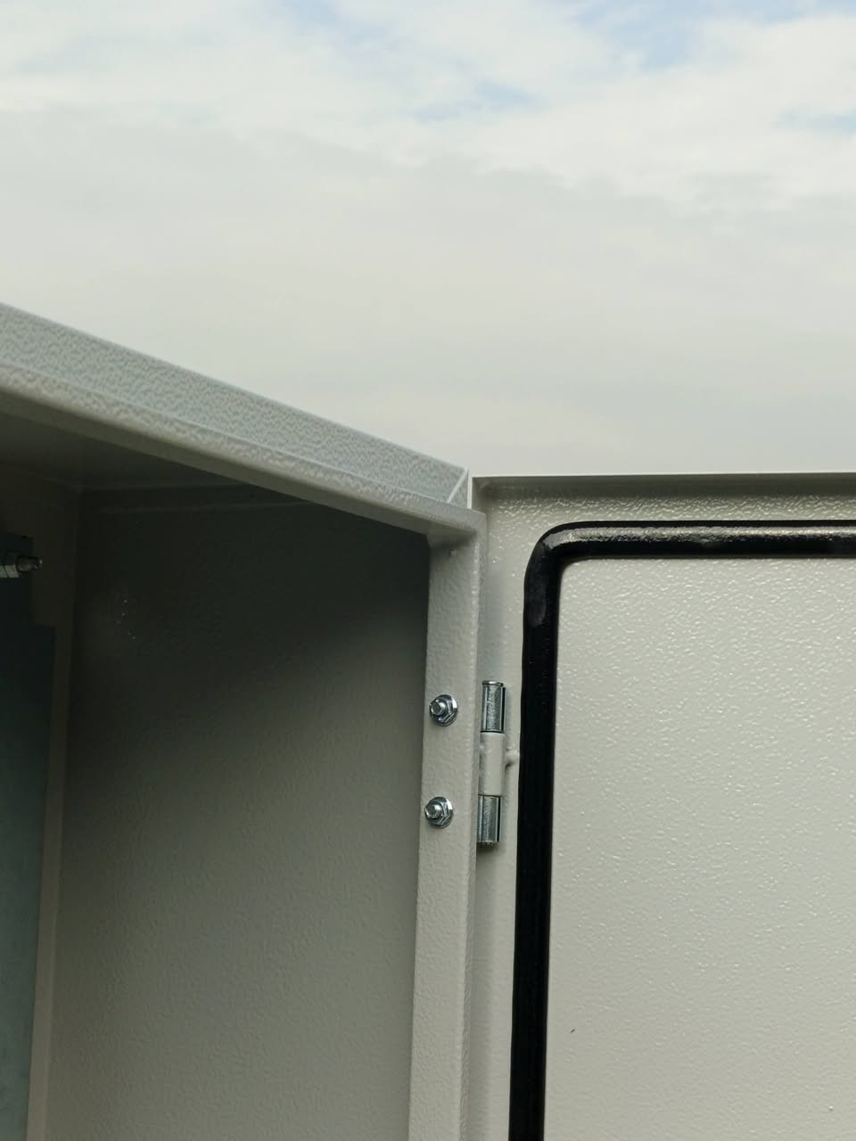 🔌
نوفر لكم بوردات كهرباء معدنية عالية الجودة، مصمّمة لتحمّل الظروف الجوية المختلفة، مع تشطيب احترافي يضمن الأمان    والمتانة
✅ مقاومة للعوامل الجوية
✅ باب محكم مع قفل أمان
✅ مناسبة للاستخدام الخارجي والداخلي
✅ متوفرة بعدّة قياسات لتناسب جميع الاحتياجات
📐 القياسات المتوفرة:
• 30 × 40 × 20 
• 40 × 60 × 20 
• 50 × 70 × 25 
• 60 × 80 × 25 
• 80× 100 × 30
• 100× 120 × 35 
(ويمكن توفير قياسات أخرى  حسب الطلب 
للاستفسار وطلب التفاصيل التواصل عبر الرقم 
***********
