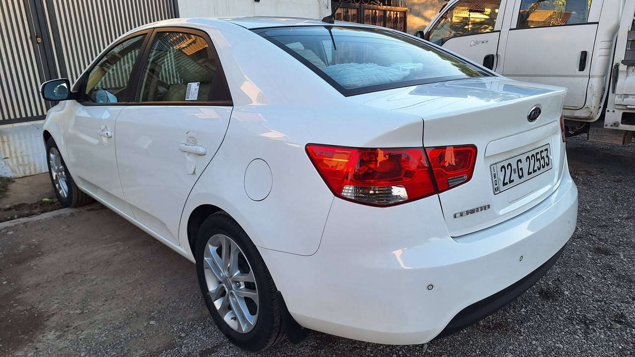 للبيع كيا موديل ١٢ 
ماشيه 47 حقيقي 
سيارة كلين السعر 125
***********
