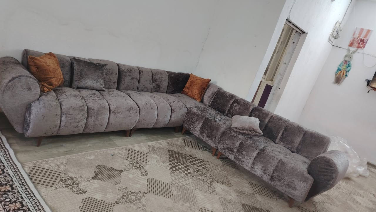 ديوان 8 مقاعد
موديل الباندا  صار شهر من استعمااله
جديد بيع مستعجل اريد انتقل لبيت اخر
مراسله واتساب ***********
حله نادر 3 مكاني
