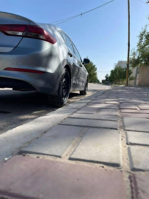 سلام عليكم النتراء موديل 2017 سياره حلوه وخير من الله نص فول سياره ضربتها بنيد وجاملق نفسهن مصلحات اليبل واحد مكينه 2000 دوش سياره بسمي تحويل ثاني يوم اني مكلف بل نشر رقم صاحب السياره *********** سعر السياره شده وثمانيه وبيها مجلق قليل
