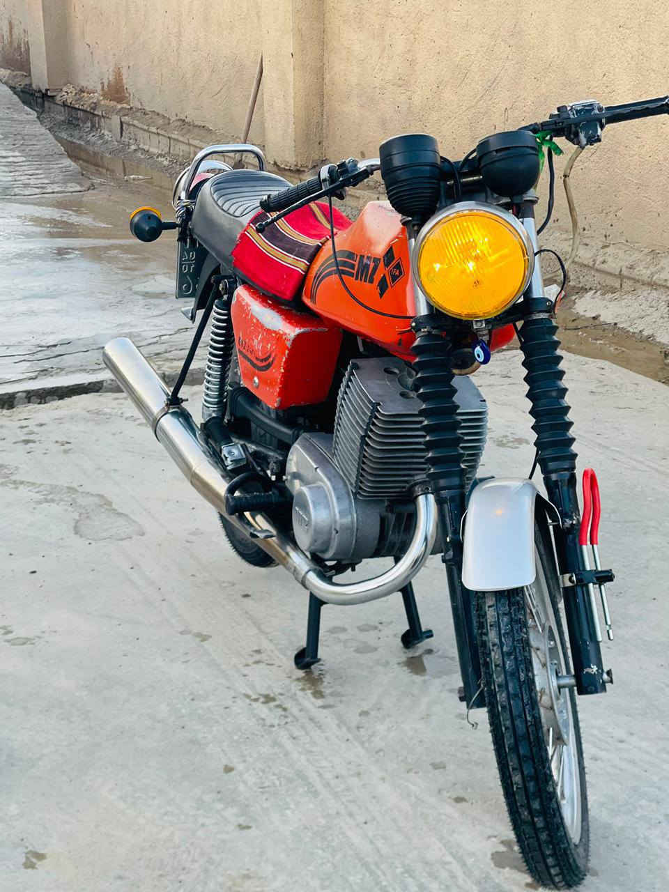 السلام عليكم دراجه 82للبيع معمره جديد كصه 1علفتحلحيم مابيها بس بالخشم نقطتين الدراجه بدون كامله مكمله مناقصها برغي بحيل الله مكاني صلاح الدين قضاء الدجيل السعر 1450وبيها مجال ***********
