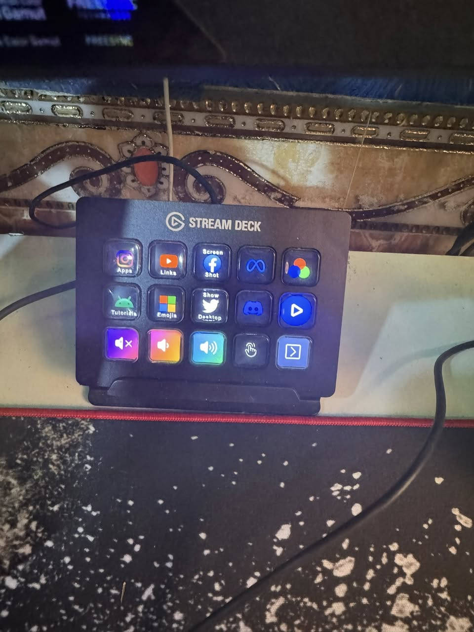 شباب الوصف يشرح كلشي بس الجاد ويريد يشتري يتفضل السيتاب كامل مكمل مع 3 حسابات ستيم الاعاب موضحة بصوره الكيس I5 12400
Rx 6700xt 12g
16g 
700w
1t ssd 
الشاشة 32 msi 2ك
4 كيبورد موضح نوعياتهن بصوره 
2 ماوس موضحات بصوره 
سبيكر 120w صوت خيالي سعره 175
ستيم دنك ايلون سعره 240
المايك سستم كامل مع الستاند ومكسر لون ابيض 
الكرسي والميز لون ابيض 
هتفون كلاود تو لون ابيض 
شاشة كترونية 64 دووم سعرهة 160 
سيوف ستاندات سيوف 
جوستكات ثنين 2 بلي فايف 
ستاند هتفون ضوئي 
كامره تشيت 12ميكا 
ماوس باد 4 قطع
ساعة رقمية 3D
حسابات 3 ستيم مع الاعاب 
ستاند هيدروليكي حامل شاشة ذراعين 
اكسسوارات السيتاب الي موضحة بصوره 
شباب هية التفاصيل كدامكم اذا تريد جمع اسعارهن بالضبط حسب المواقع البيع المباشر اربعة مليون وستمية بالضبط  بس اجهزه بدون اكسسوارات شباب السعر السيت اب مع ماذكر بالشرح مليونين فقط سعر نهائي وماكو هجي سعر ابد واتحده واحد يبيع لهجي سعر بس الكيس بمليون سبب البيع الزواج وعدم التفرغ مع تحياتي وهاذ رقمي خاف مارد ع ذاك ***********
