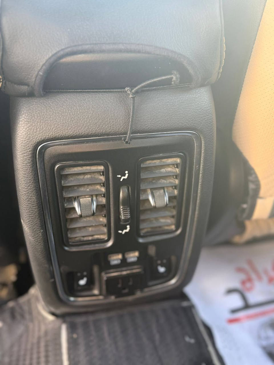 السياره موديل ٢٠١٦ ماشيه ١٥٠ الف كيلو بيها ٣ قطع صبغ ووحده تبديل
بيها شخط بصفحة عكس الصدر 
مواصفات اللمتد 
دفع خلفي حساسات وكامره خلفيه جنطتها كهربائيه 
تبريد وتدفئه كشن امامي وتدفئه كشن خلفي وتدفئه بالستيرن 
كشنات كهربائيه وذاكره المري قلابه 
بانورما شفتات بالستيرن 
نظام hold 
لايتها زينون وحاجب ما بيها اي ايرباگ طاگ
ومواصفات بعد معروفه على فئة اللمتد
كربلاء رقم الهاتف ***********
