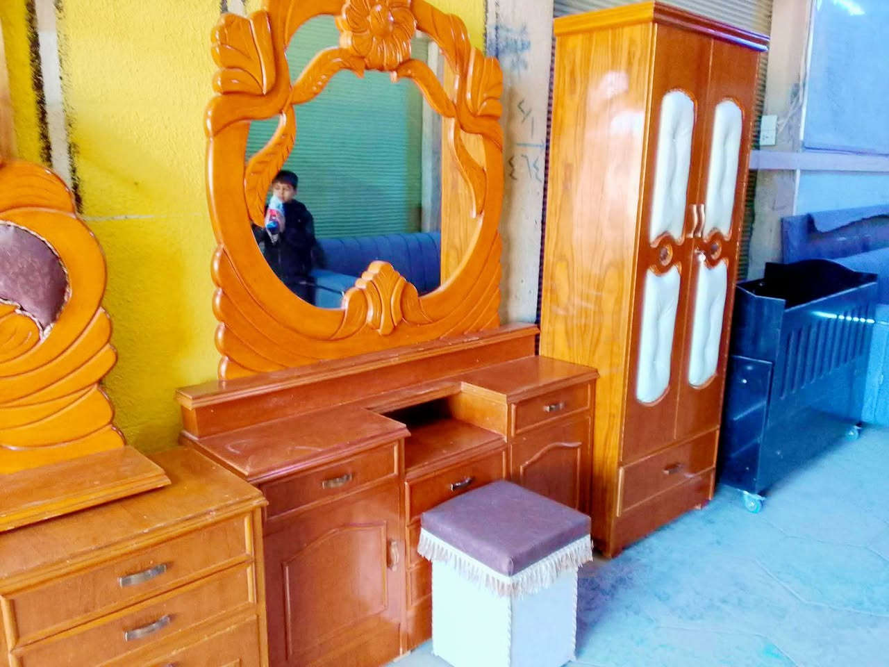 غرفة نوم مستعمل نضيف جداً وشغل ثقيل جداً كلها خمس ملم نظافة 90/100 العنوان حسنكوي مقابيل اعدادية تلعفر نجارة الأمين للاستفسار ***********
