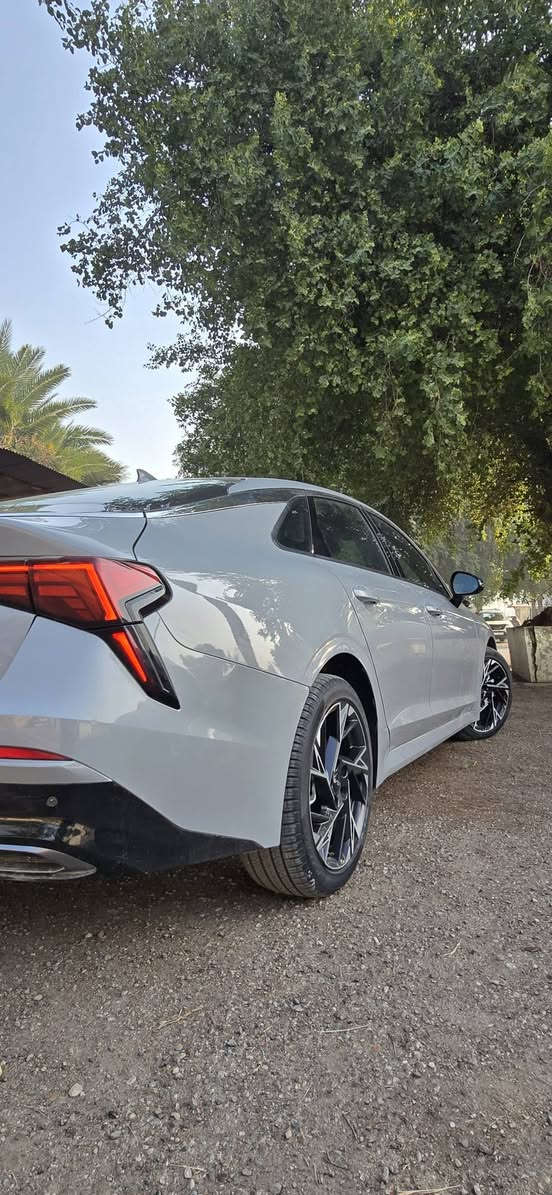 كيا كي فايف K5 GT-LINE 2025 
وارد أمريكي زيرو ماشية 3000 فقط  
مكينة 2.5L 
بدون رقم تترقم اي محافظة 

المواصفات 🔰

شاشة + بصمة + كشنات جلد أسود ومطعم ابيض + تشغيل عن بعد 
رادارات + بصمة أبواب + صندوق ذكي + 5 وضعيات قيادة 

كشنات كهرباء + حساسات خلفية + قيادة ذاتية 
بكلايت مسطرة LED + شحن وايرليس + بريك دكمه
أوتو هولد + توقف ذاتي

صور الحادث مرفقه اسفل المنشور 🔻
 حادث السيارة جاملغ خلفي وقبق صندوق 

📍 مكان السيارة / بغداد 
📞 للإستفسار ***********
