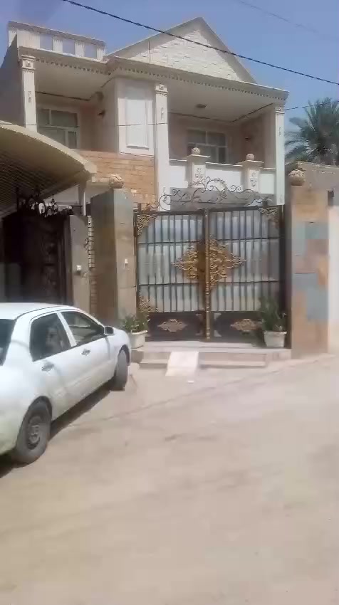 بيت طابقين للبيع مع الاثاث بمساحة 290 متر طابو زراعي سند 25 اقرار محكمه يحتوي على 3 غرف نوم وصالتين و استقبال مطبخ وصحيات داخلية وخارجية بسعر 280 مليون العنوان كربلاء شارع السيدة زينب منطقة الجريه يبعد عن الشارع الرئيسي 150 متر تتوفر كافة الخدمات للاستفسار اتصال  *********** _ ***********
