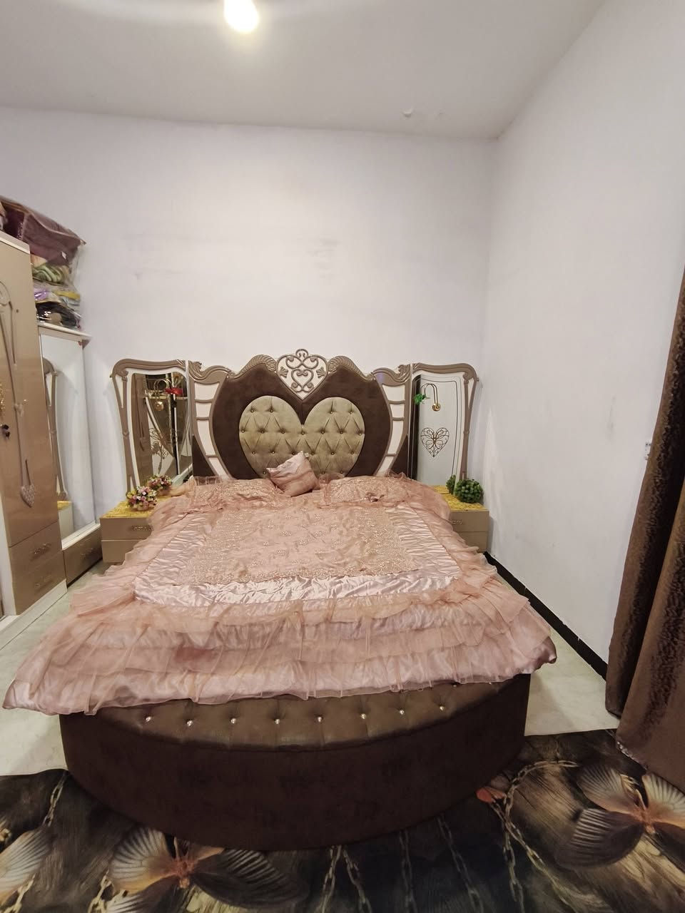 سلام عليكم غرف نوم للبيع الاستفسار ع رقم ***********
