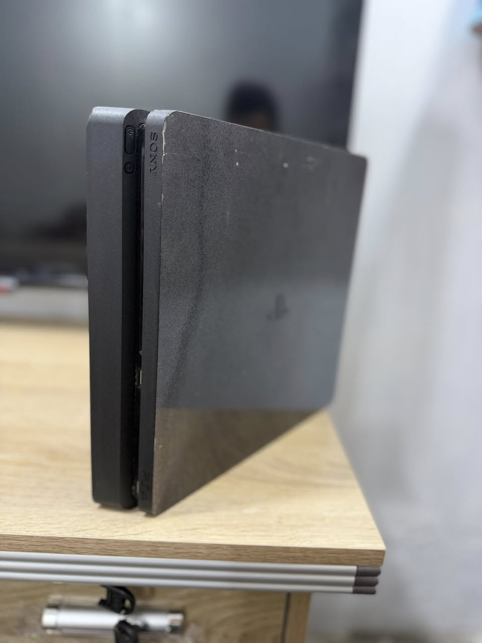 سلام عليكم بلي 4سلم  1 تيرا+كيبل HDاصلي لوك ستيكر مامفتوح سعر 230 مكاني بغداد شعلة رقم هاتف ***********
