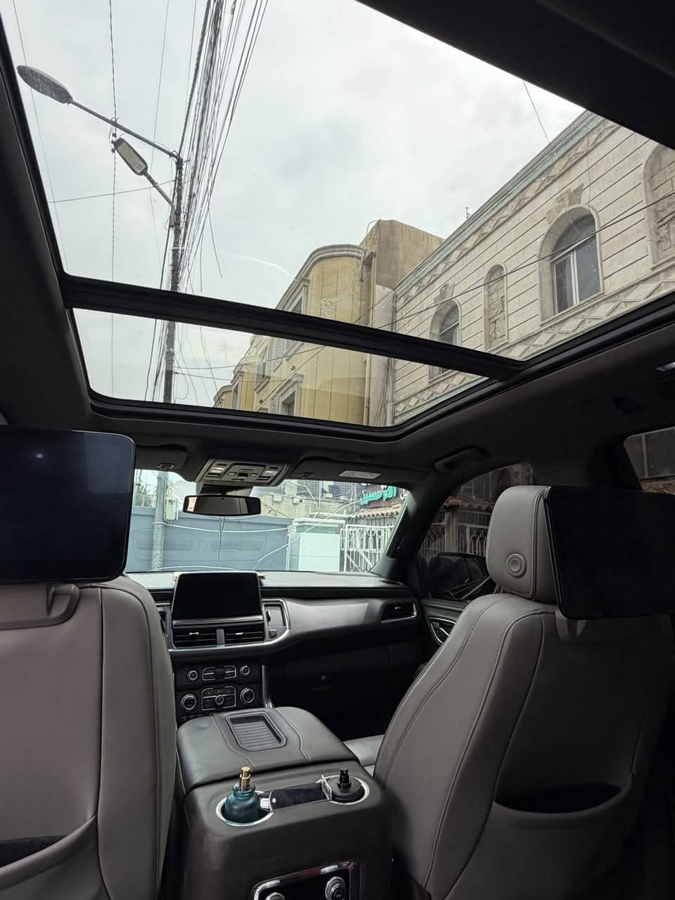 GMC يوكن 2023 SLT
خليجي شركه منصور 
ماشييه 61 الف فووول مواصفات 
سياره فوول ١/١ 
ملاحظات:-
واحد مكان رصعه ما معدله 
سيارة لوك لوك باقية كلش حلوة نظيفة جديدة
كل غراض بلادي موجود
بدون  صبغ ولا تبديل 
مابيها اي شي كلش كلش مرتبة لوك
محرك كير بشرط مامفتوح 

وسيارة باسمي تحويل وكالة مباشر

مواصفات SLT فــوول
بانوراما 
ثلاجة 
شغال 
كشـن جلد
كشـن تبريد تدفئة 
ستيرن كهربائي 
رادار 
خمس كامرات
دبل اكسل 
تبريد مركزي
كشـن هزة 
صندوك سحب جك
رادار مرايات
حساس امامي وخلفي 
شاشه كبير 
شاشات خلفيه
للاستفسار 
***********
