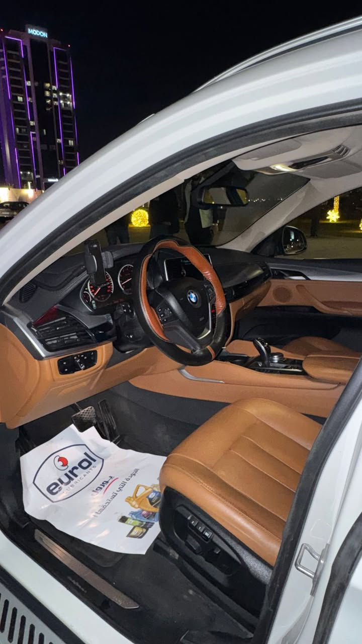 بي ام دبليو موديل  2017
وكالة عروش  .محرك (٦سلندر) .

مواصفات نايت باكيج (طلب خاص)  .سياره جايه كاربون فايبر بلادي بلدعامايات ومرايات قليل يجي بل بي ام هلمواصفات بشرط اصلي  .سياره   كلها بشرط صورها وتقريرها كل متوفر يمي .٢بصمه  متوفر وياها .

المواصفات (M)  باكج معروفه تجي اعلى فئة  فول.سياره ماشيه 160الف كيلو متر .نضيفه جدا وسيرفس داخل شركه BMW العروش (مع وجود كامل الوصولات)  

- نظام قيادة اربعة ايكو وكونفرت وسبورت (وسبورت بلاص).

- انارة داخلية كاملة بالدشبول.كيجات سرعه ليزريه.

داخل جملي (Hermes) .

- 5كامرات  360درجة

- حساسات .

- اصطفاف ذاتي.

- رادرات امامي .جانبي .

- كشنات تدفئه وتبريد .سكان تدفئه.

- بردات جانبيه .

- ابواب شفط .  باب خلفي كهربائي 

- مري شفط.

- شفتات سرعة.

- بصمت ابواب 

- فتحة سقف .

- لايتات زنون متحرك وية ستيرن 

- كشنات  كهربائة مع وضعيات خزن للقياده 

- هندبريك بصمة .

- اوتو بريك.

- اوتو ستارت وستوب.

- .تحديد مسار.

بل اضافه الى بقيه مواصفات معروفه . سياره كلش نضيفه  مكفوله  كير ومحرك . فقط بيها ربع البنيد صبغ (رش فقط).  سياره متواجده بغداد وباسمي .

 السعر : 270 ورقة  

اي استفسار الاتصال  

 ***********
