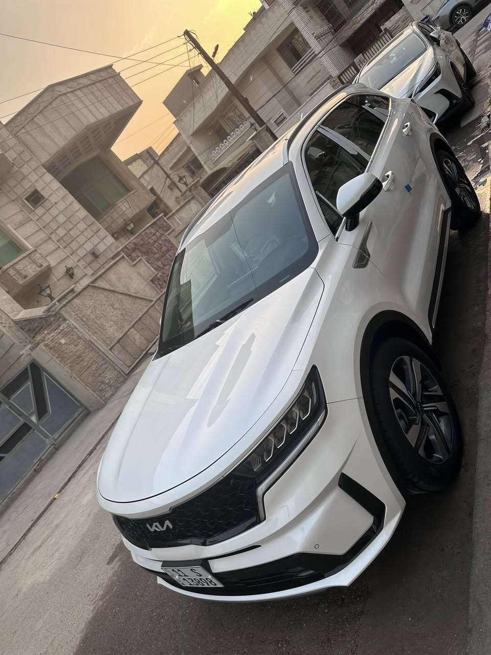 السلام عليكم
كيا سورنتو موديل 2023 خليجي محرك 3500 ستة سلندر السيارة مكفولة كفالة عامة من الصبغ والبارد من عدا رصعه بسيطه بالباب الخلفيه فقط باقي السيارة كفالة السيارة اخت الزيرو ماشية 16  السيارة رقم بغداد الإنكليزي وبأسمي .
مواصفات السيارة فول قماره حديد
والمكان السيدية 
و
وهذا رقمي ‭0790 129 1286‬
