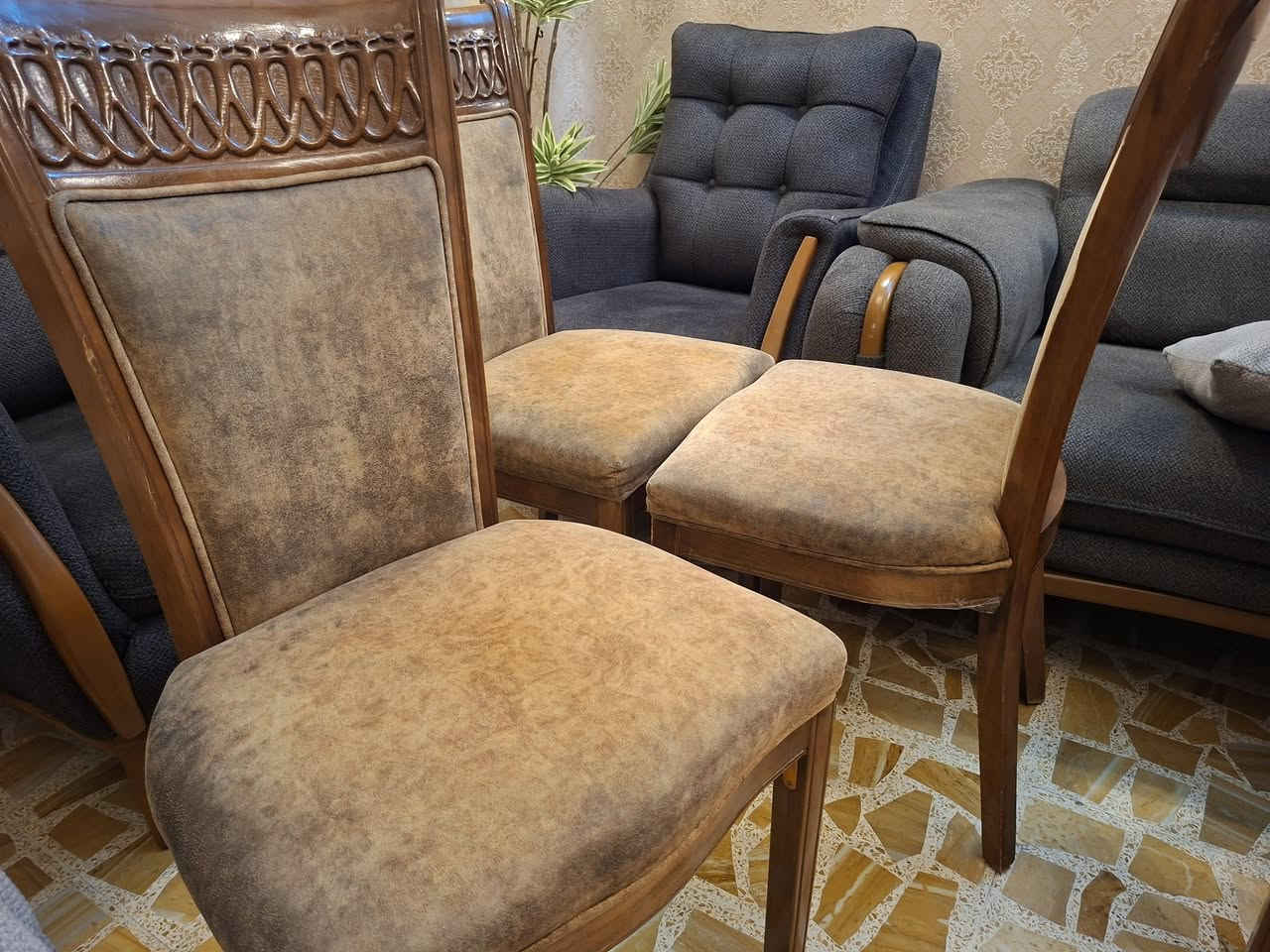 السلام عليكم ميز ست كراسي نوع الميز صاج ايراني مع ست كراسي للبيع


**إذا كنت صاحب هذا الإعلان وتريد حذفه لأي سبب، رجاءا أرسل رسالة إلى الدعم الفني**