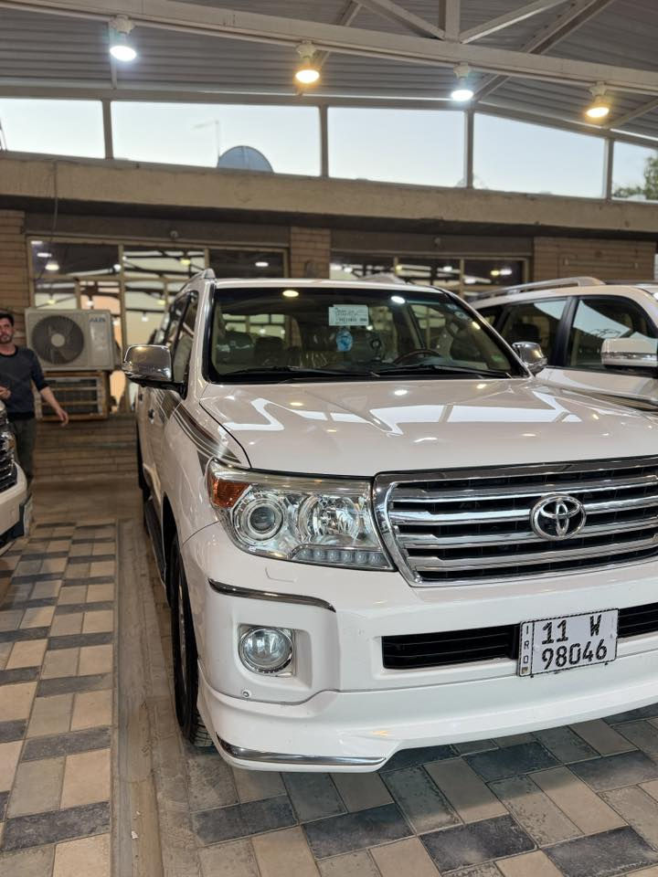 للبيع لاندكروز موديل ٢٠١٤ مكفوله من صبغ وتبديل وبارد مكانين بي دي ار زغار جداً ممبينات ابد السياره جديده كلش رقم بغداد تحويل ثاني يوم وجاهزه وتخم تاير جديد 

السعر ٣٩٠ وبيهه مجال بسيط للشراي 
***********
